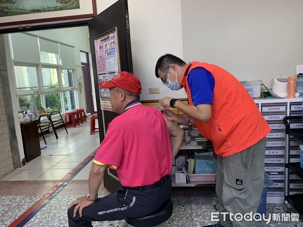▲原住民肺炎鏈球菌疫苗公費接種實施對象年齡，自8月起降至55歲。（圖／南投縣衛生局提供，下同）