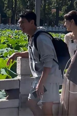 吳奇隆在雲南昆明出外景被網友目擊。（翻攝自小紅書）