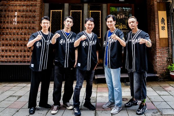 ▲《角頭－鬥陣欸》喜翔、王識賢、張懷秋、白吉勝，現身「角頭燒肉酒場」開幕記者會。（圖／曼尼娛樂提供）