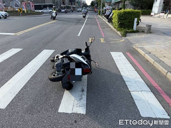 ▲▼金門女斑馬線被撞倒　警方開罰騎士：尊重行人路權。（圖／記者林名揚攝）