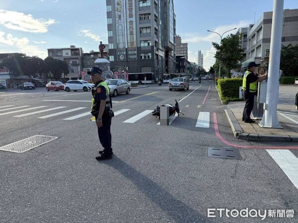 ▲▼金門女斑馬線被撞倒　警方開罰騎士：尊重行人路權。（圖／記者林名揚攝）
