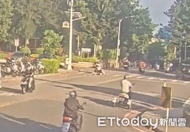 ▲▼金門女斑馬線被撞倒　警方開罰騎士：尊重行人路權。（圖／記者林名揚攝）