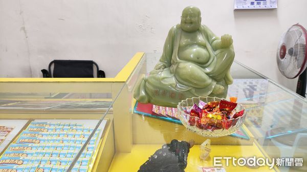 ▲台東百速彩券行招財法寶。（圖／記者陳瑩欣翻攝）