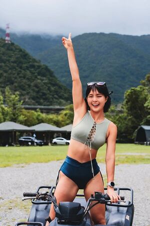 運動女神閒不住／獨家！運動嗑鍋都不孤單　黃沐妍深夜約會跑友直擊