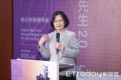 感謝罷免街頭志工　蔡英文：民主路從來不是一帆風順