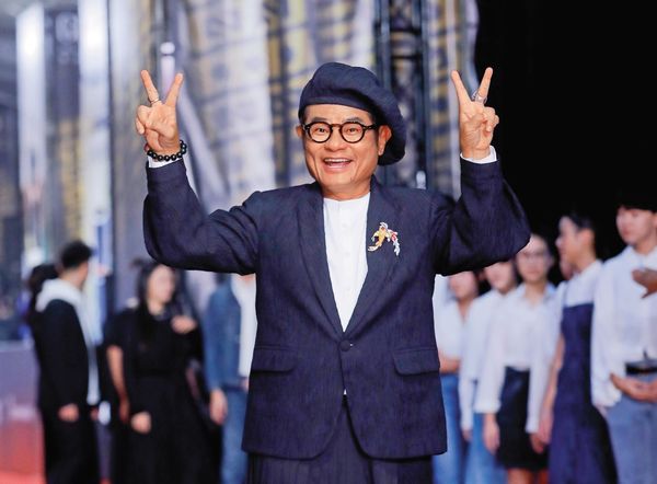 搭檔出事自己扛／獨家！挺過搭檔威廉逃兵重擊　許效舜合作鄭仲茵開新節目