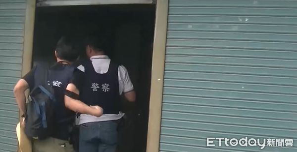 ▲台南刑大破獲六甲區施姓毒販，現場查扣非制式手槍與子彈、毒品及依托咪酯煙油等證物。（記者林東良翻攝，下同）