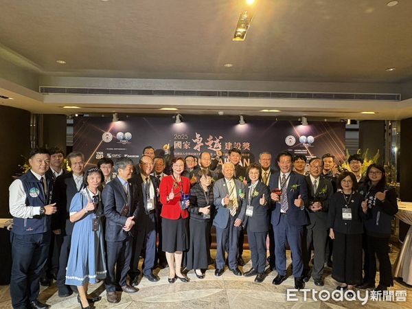 ▲台南市政府團隊榮獲2025國家卓越建設獎共計29項殊榮，展現市政建設實力。（記者林東良翻攝，下同）