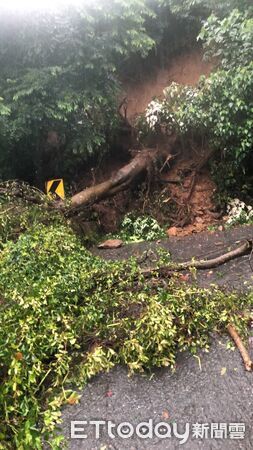 ▲持續大豪雨造成信義鄉傳出數起災情。（圖／記者高堂堯翻攝）