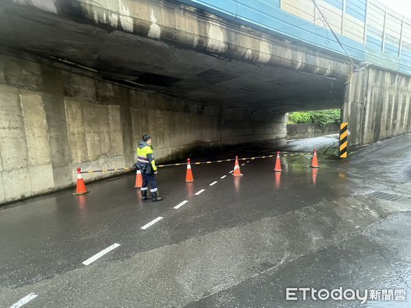 ▲▼彰化市寶廍路景觀公園涵洞與大肚橋北上機車道涵洞先後出現積水情形。（圖／記者唐詠絮翻攝）