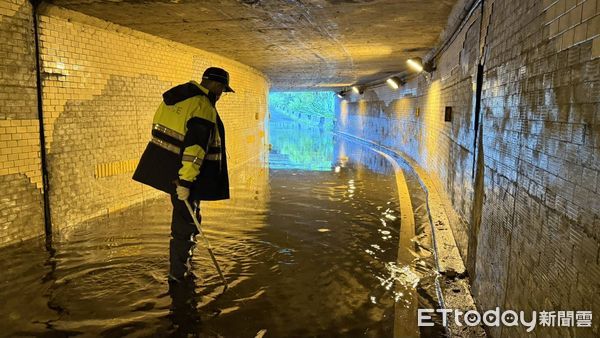 ▲▼彰化市寶廍路景觀公園涵洞與大肚橋北上機車道涵洞先後出現積水情形。（圖／記者唐詠絮翻攝）