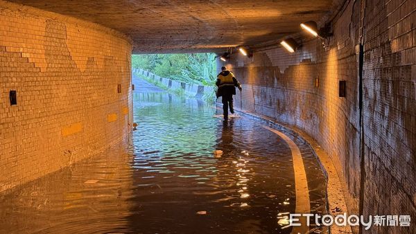 ▲▼彰化市寶廍路景觀公園涵洞與大肚橋北上機車道涵洞先後出現積水情形。（圖／記者唐詠絮翻攝）