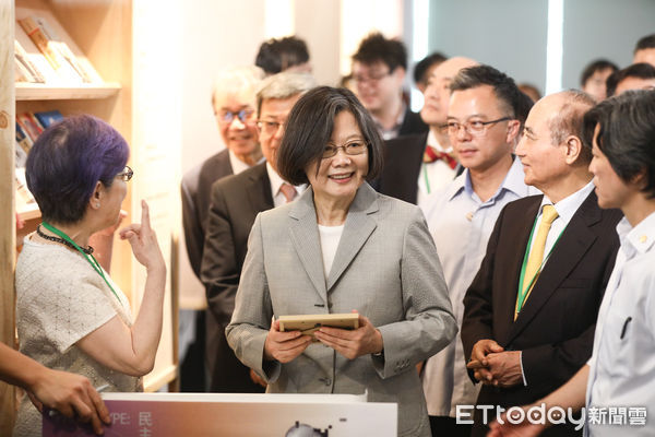 ▲前總統蔡英文出席「民主先生2.0李登輝特展」。（圖／記者林敬旻攝）