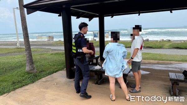 ▲▼鼓山分局於海嘯警報發放後，立即至轄內沿岸勸導釣客、觀浪民眾因應海嘯警報，遠離海岸，目前共計勸導24人。（圖／記者賴文萱翻攝）