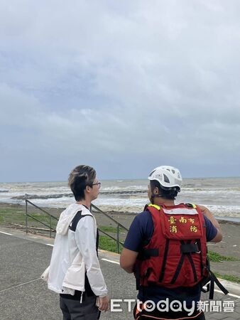 ▲▼     南市府於114年7月30日中午12時00分發布海嘯警報並劃設警戒區域，        。（圖／記者林東良翻攝）