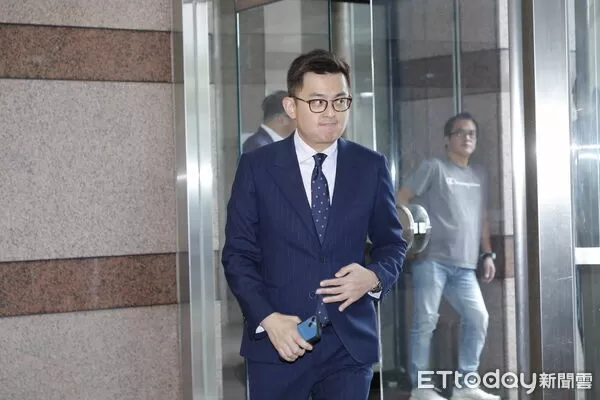 ▲▼民進黨今日召開例行中常會，新北市議員卓冠廷出席。（圖／記者湯興漢攝）