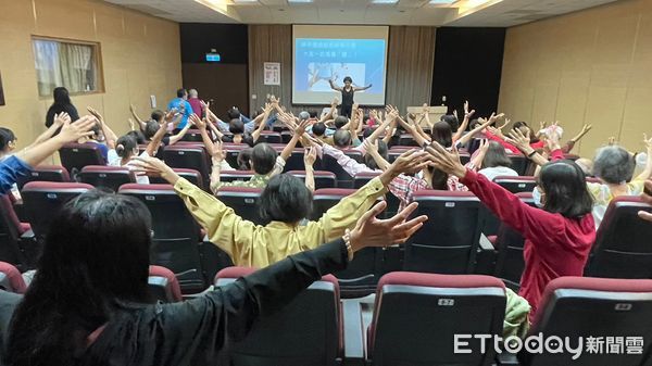 ▲2025年「身心樂活齊步走」系列講座免費入場、內容豐富多元，吸引市民踴躍參加。（記者林東良翻攝，下同）