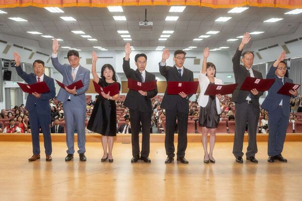 ▲新任校長宣誓。（圖／新竹市政府提供）