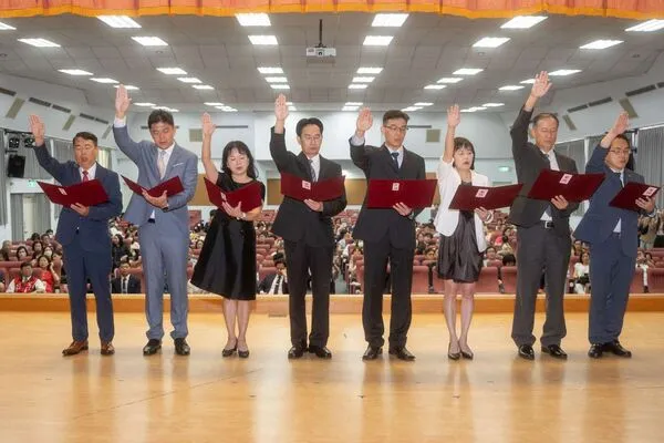 ▲新任校長宣誓。（圖／新竹市政府提供）