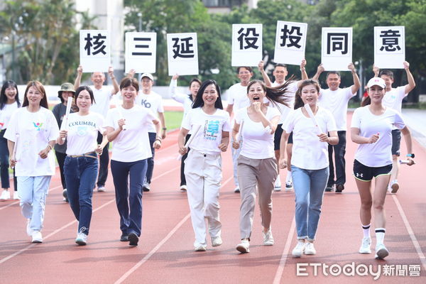 ▲民眾黨發起核三延役健走活動。（圖／記者林敬旻攝）