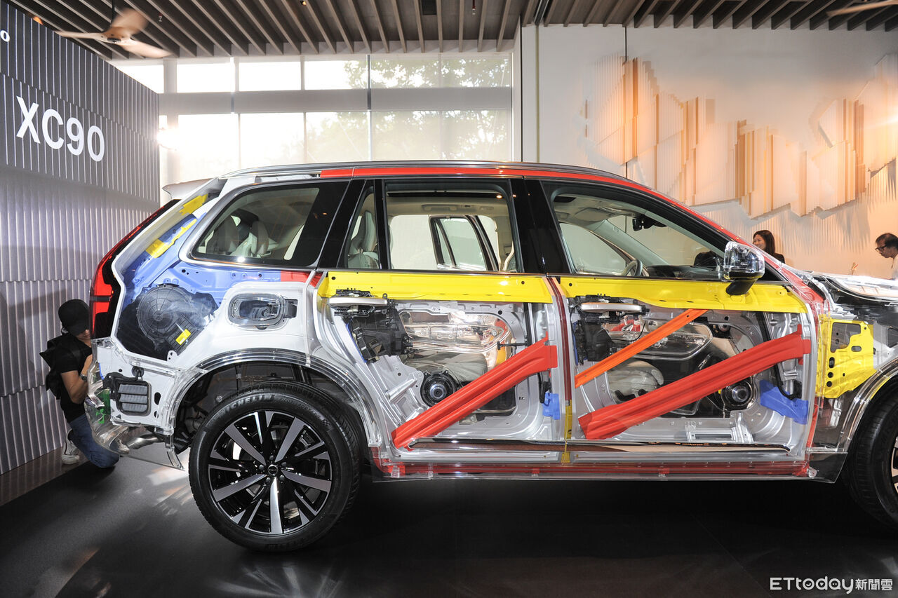 ▲Volvo新XC90透明結構車。（圖／記者林鼎智攝）
