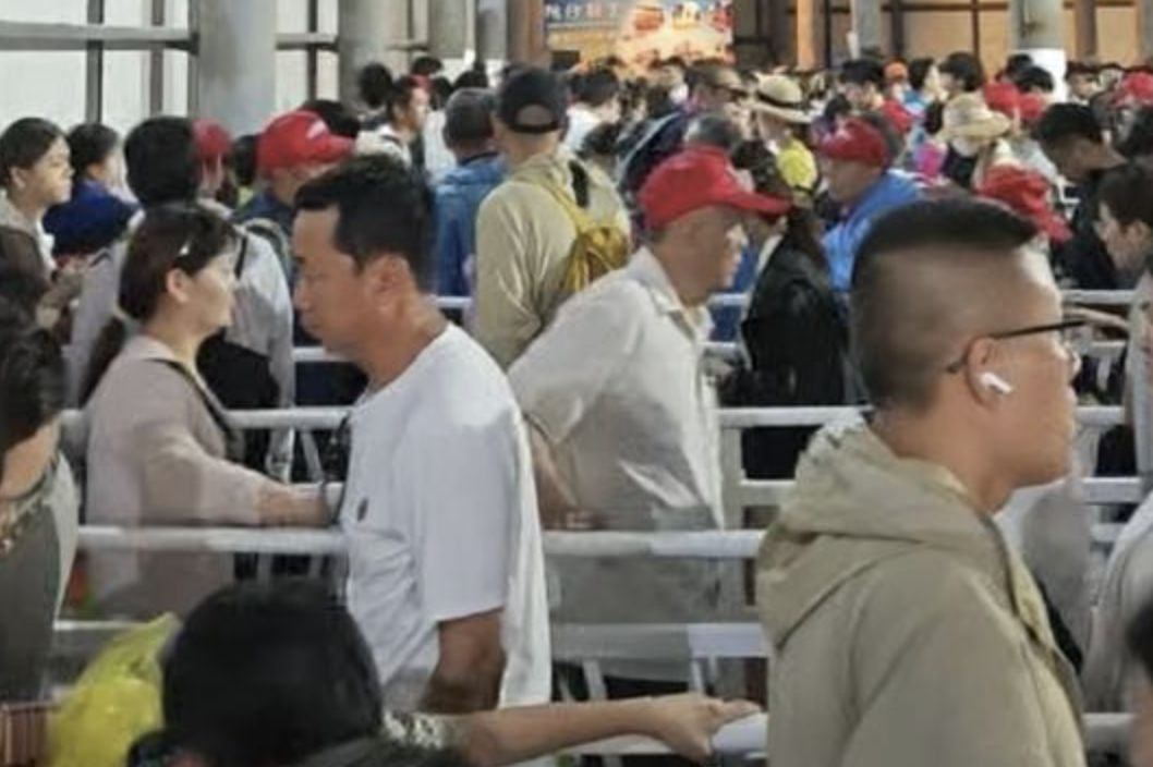 ▲內蒙古遇上66年來最強降水，部分遊客因暴雨困於沙漠中。（圖／翻攝潮新聞）