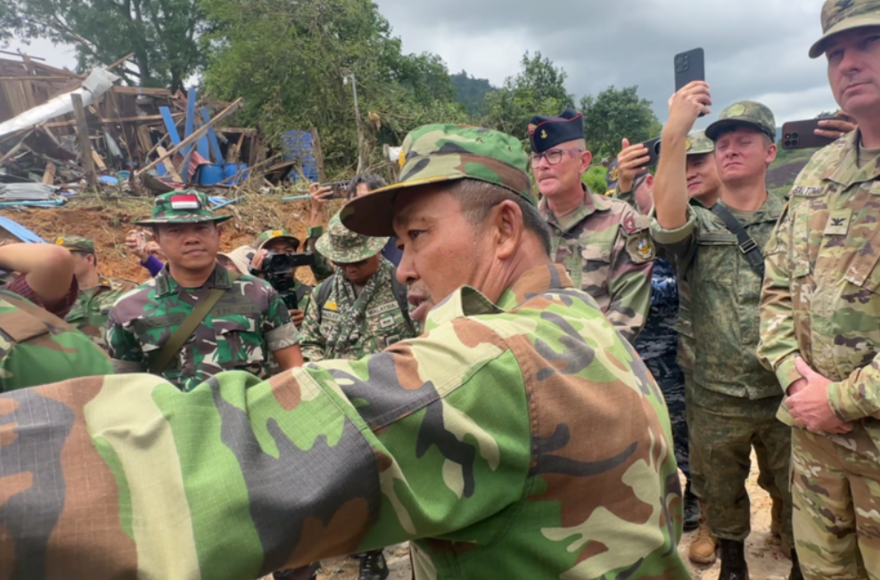 ▲柬埔寨指控，泰軍假裝示好，卻突襲攻擊，不過這項說法已被泰方駁斥。（圖／翻攝自柬中時報）