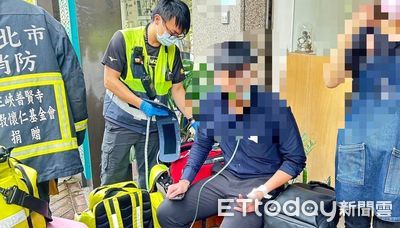 想喝咖啡竟燒起來！他手拿行動電源充電竟起火　慘遭灼傷送醫