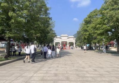 少林寺現狀曝！方丈室被鐵皮圍住不給看　黑衣人把守僧院通道