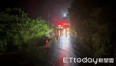桃源2駕駛會車一半「路面突坍方」！5人連人帶車墜9公尺深谷