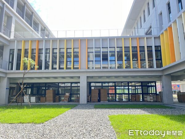 ▲台南沙崙高中新校舍榮獲2025年國家卓越建設獎最高榮譽，結合永續綠能與智慧科技，打造創新學習場域。（記者林東良翻攝，下同）