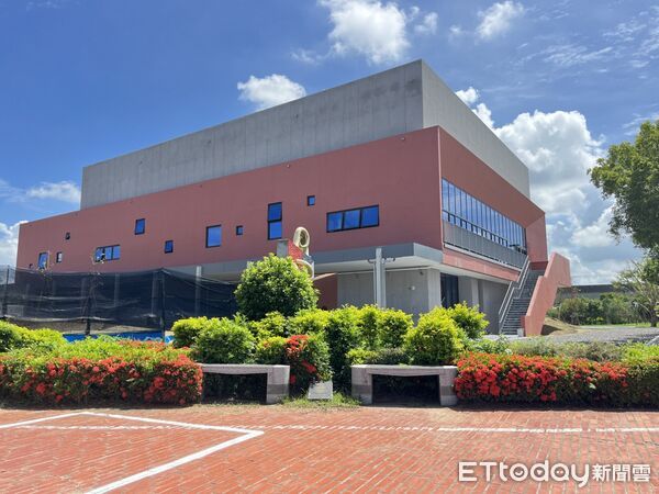 ▲台南沙崙高中新校舍榮獲2025年國家卓越建設獎最高榮譽，結合永續綠能與智慧科技，打造創新學習場域。（記者林東良翻攝，下同）