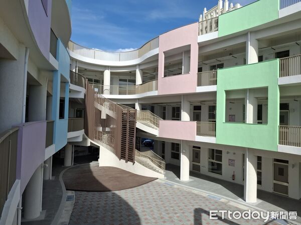 ▲台南沙崙高中新校舍榮獲2025年國家卓越建設獎最高榮譽，結合永續綠能與智慧科技，打造創新學習場域。（記者林東良翻攝，下同）