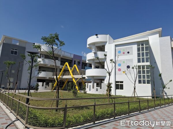 ▲台南沙崙高中新校舍榮獲2025年國家卓越建設獎最高榮譽，結合永續綠能與智慧科技，打造創新學習場域。（記者林東良翻攝，下同）
