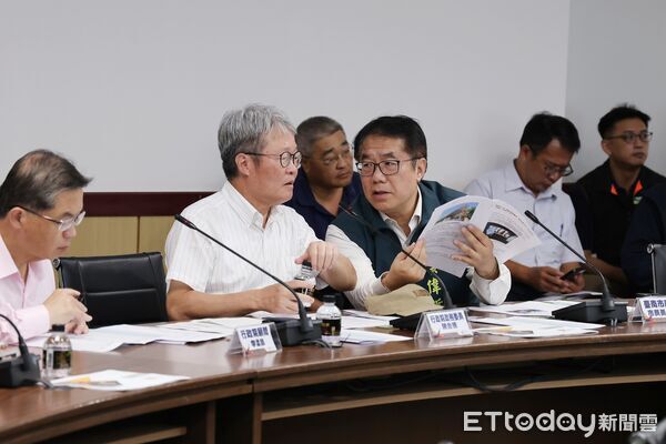 ▲行政院於台南市政府成立「雲嘉南災後復原前進指揮所」，整合中央與地方力量展開重建行動。（記者林東良翻攝，下同）