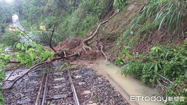 ▲▼   阿里山林鐵因山區豪大雨，本線（嘉義-阿里山）7/31持續停駛，支線下午1時起恢復營運   。（圖／阿里山林鐵及文資處提供）