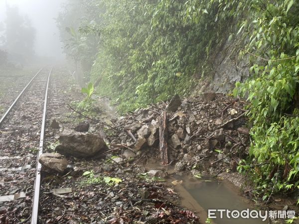 ▲▼   阿里山林鐵因山區豪大雨，本線（嘉義-阿里山）7/31持續停駛，支線下午1時起恢復營運   。（圖／阿里山林鐵及文資處提供）