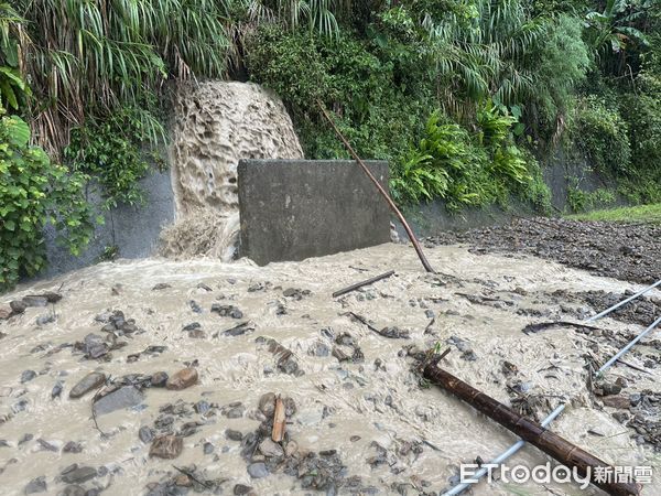 ▲▼   阿里山林鐵因山區豪大雨，本線（嘉義-阿里山）7/31持續停駛，支線下午1時起恢復營運   。（圖／阿里山林鐵及文資處提供）