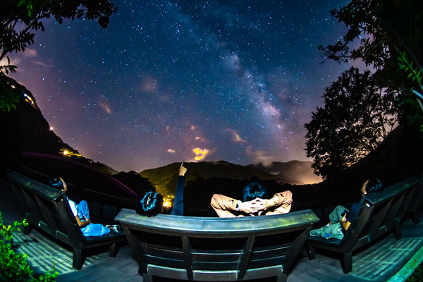▲巴陵雙橋,巴陵鐵塔,仰望拉拉山星空,拉拉山仰望銀河。（圖／桃園市觀旅局提供）