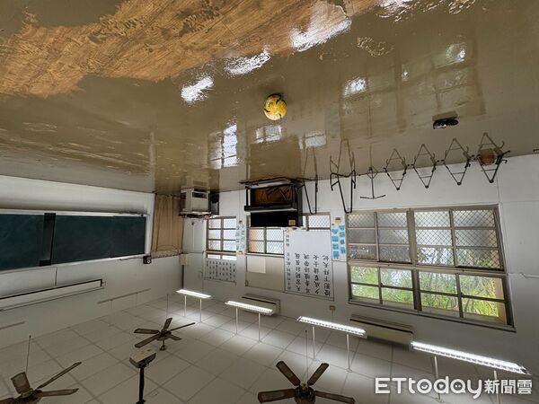 ▲▼ 翁章梁視察竹村國小淹水災情 強調全力支援 力拼開學前復原  。（圖／嘉義縣政府提供）