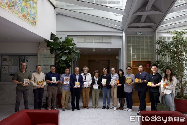 ▲台南吳政憲道長與王李子峰老師、文史與工藝工作者謝奇峰、劉進文等人赴法參與宗教文化論壇，介紹府城信仰文化。（記者林東良翻攝，下同）