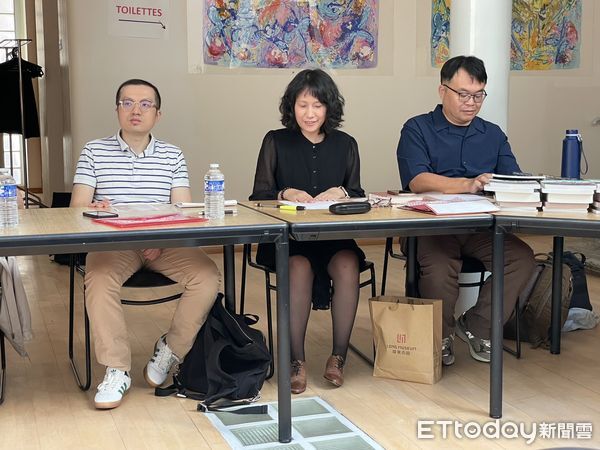 ▲台南吳政憲道長與王李子峰老師、文史與工藝工作者謝奇峰、劉進文等人赴法參與宗教文化論壇，介紹府城信仰文化。（記者林東良翻攝，下同）