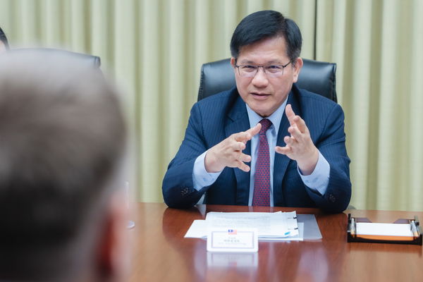 ▲▼外交部長林佳龍28日於外交部接見「保衛民主基金會」（Foundation for Defense of Democracies, FDD）中國計畫主席博明（Matthew Pottinger）訪團。（圖／翻攝外交部長林佳龍臉書）