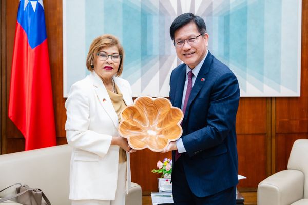 ▲▼外交部長林佳龍部長接見貝里斯外交暨外貿部次長麥伊、午宴「貝里斯智慧漁業商機考察團」。（圖／翻攝外交部長林佳龍臉書）