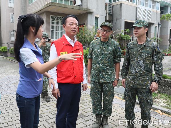 ▲▼ 國軍馳援災區　翁章梁縣長感謝弟兄挺身而出   。（圖／嘉義縣政府提供）