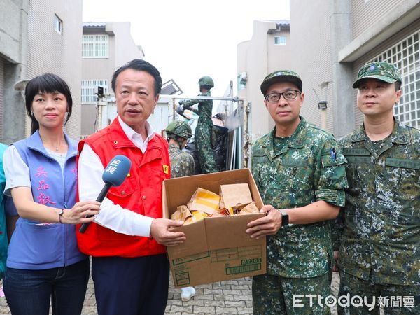 ▲▼ 國軍馳援災區　翁章梁縣長感謝弟兄挺身而出   。（圖／嘉義縣政府提供）