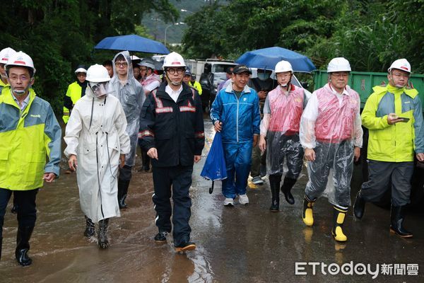 ▲▼高雄山區暴雨釀災，陳其邁前往視察 。（圖／記者賴文萱翻攝）