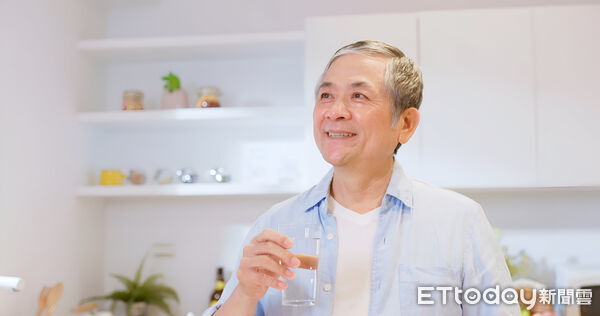 ▲洪秋雅營養師提醒，純水雖甘甜順口，但長期飲用恐缺乏礦物質。（記者林東良翻攝，下同）