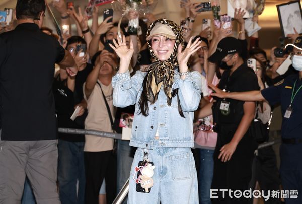 ▲▼   日本天后濱崎步抵達桃園機場（班機JX803） 。（圖／記者黃克翔攝）