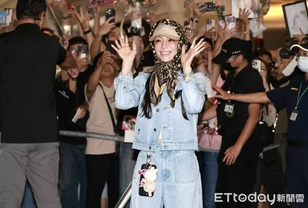 ▲▼   日本天后濱崎步抵達桃園機場（班機JX803） 。（圖／記者黃克翔攝）